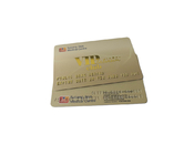 Personalizza la stampa del nome della carta in pvc con il numero in rilievo della carta di credito in oro